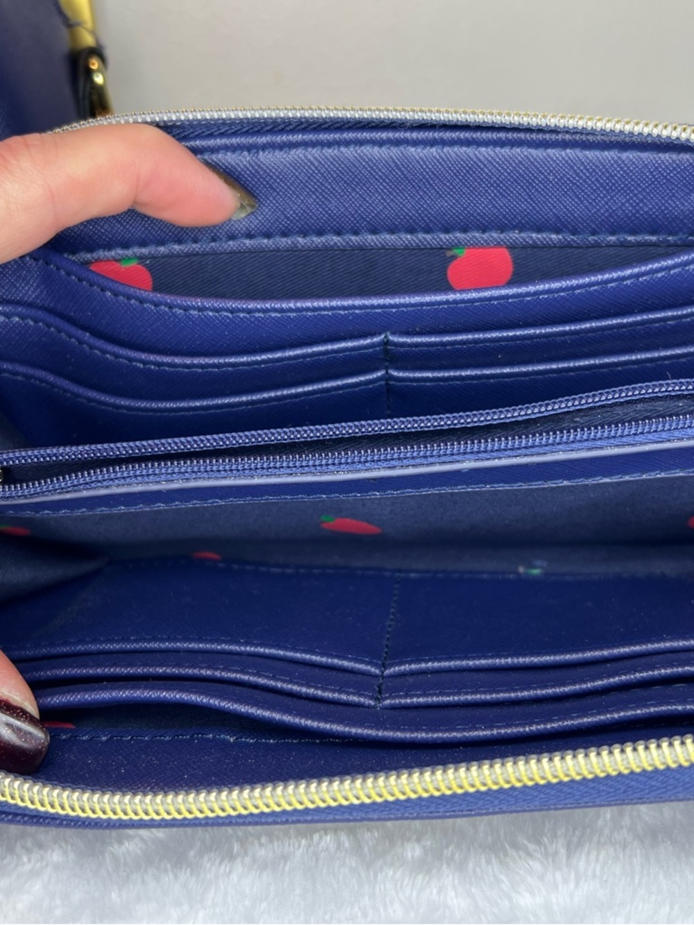 Loungefly Snow White Satchel/crossbody and wallet EU - Picture 9 of 11
